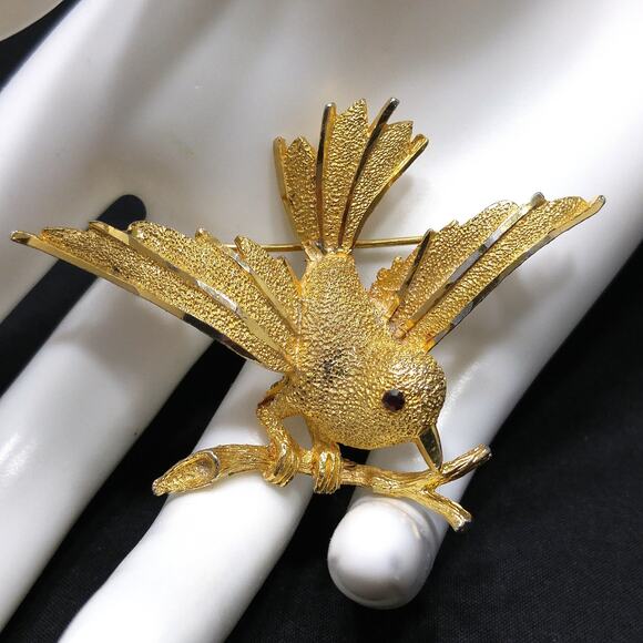 Vintage B.S.K. Bird Brooch, Red Rhinestone Eye, 1960s Jewelry - Picture 6 of 10